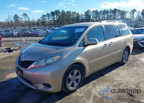 2011 Toyota Sienna Le V6 z USA, uszkodzony, nr VIN 5TDKK3DC4BS044334